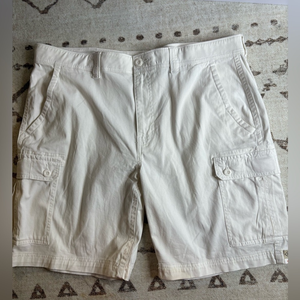 NWT St John’s Bay Cargo shorts comfort stretch size 42